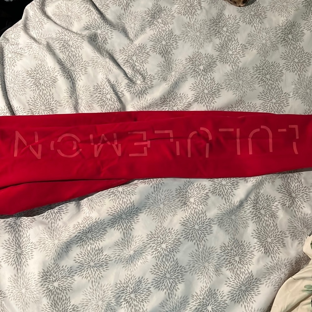 Lululemon leggings size 6